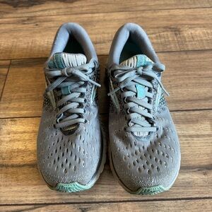 Brooks Glycerin 17 Womens Size 7.5 Medium B Gray Running Shoes Lace Up